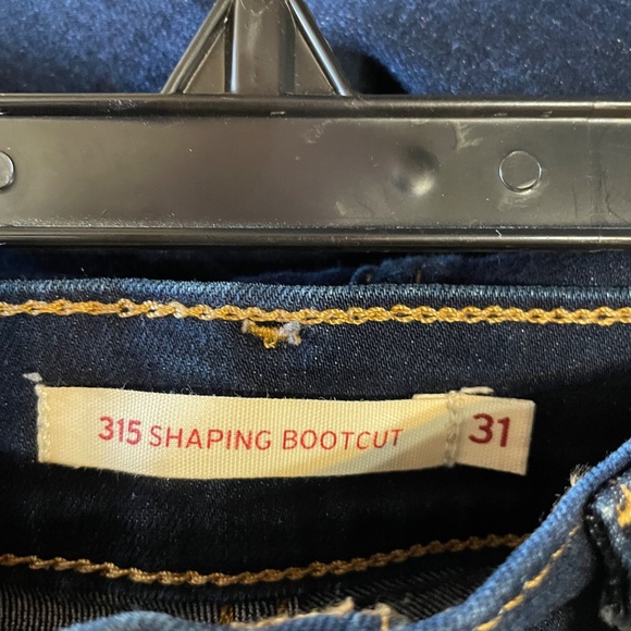 Levis - Picture 7 of 9